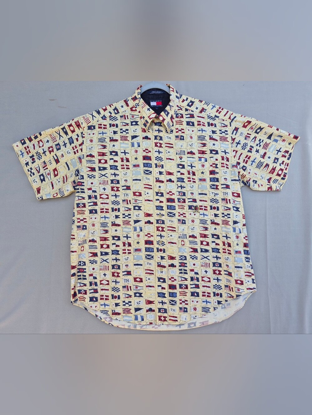 Vtg Men's Short-Sleeve Button-Up Shirt in Cream with Nautical Flag Print Sz L